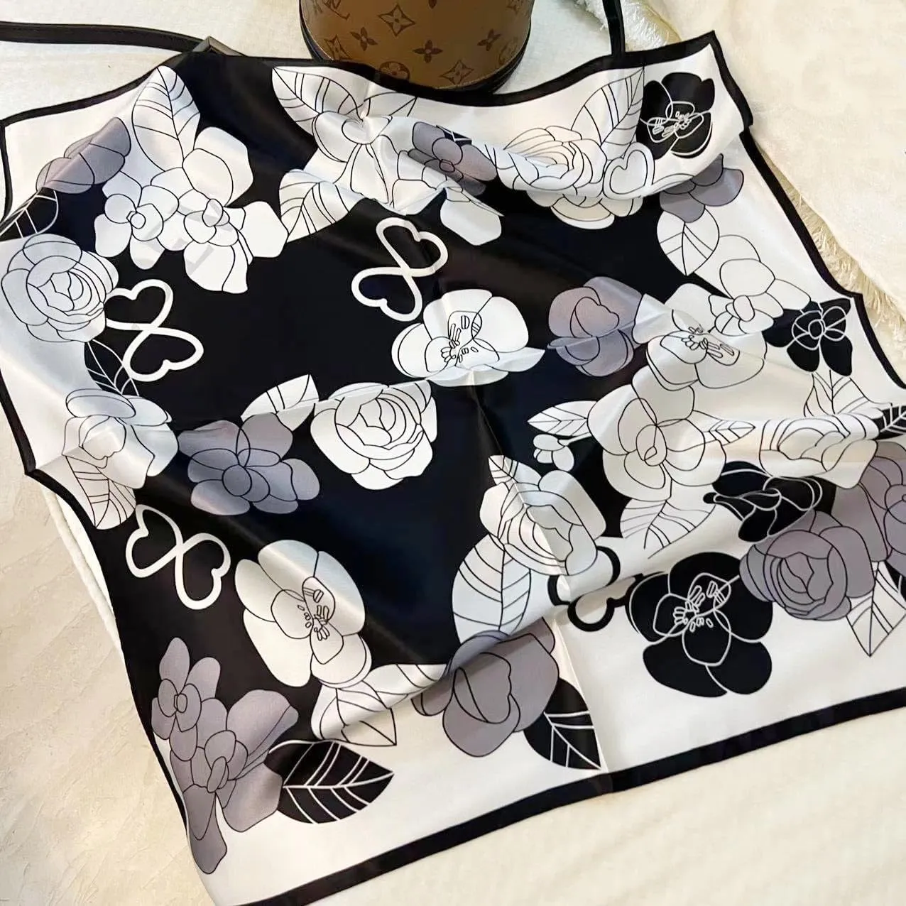 MEISEE 100% Pure Mulberry Silk Scarf 21" Square Scarf Neckerchief Headscarf Breathable Lightweight for Women Gift Packed
