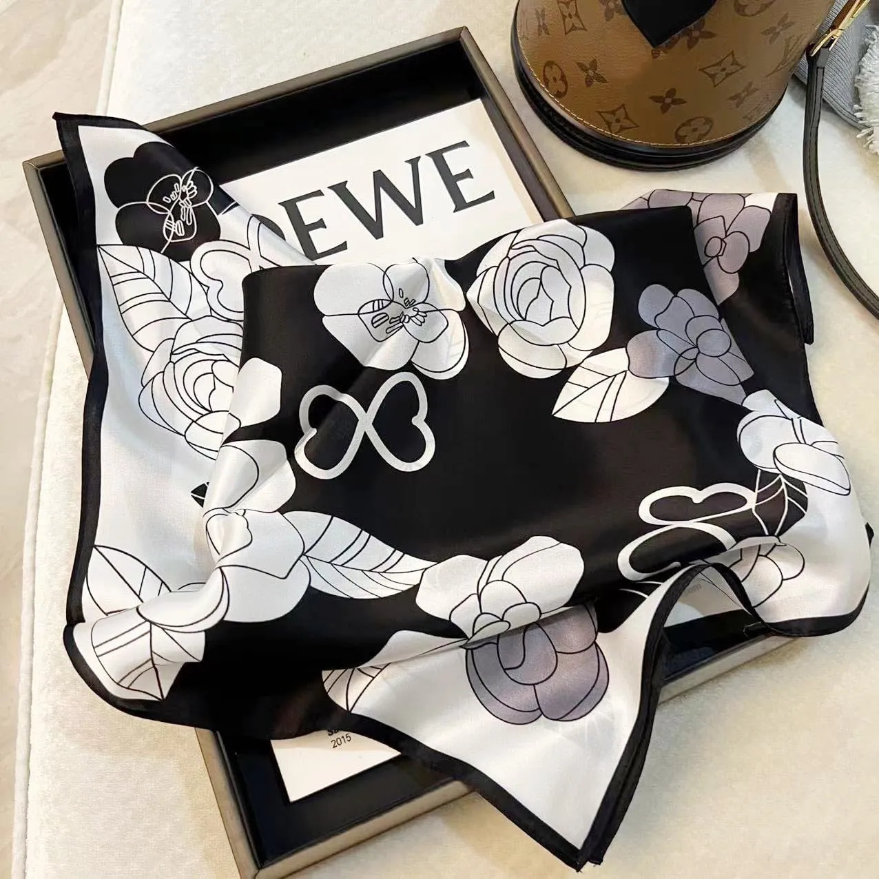 MEISEE 100% Pure Mulberry Silk Scarf 21" Square Scarf Neckerchief Headscarf Breathable Lightweight for Women Gift Packed