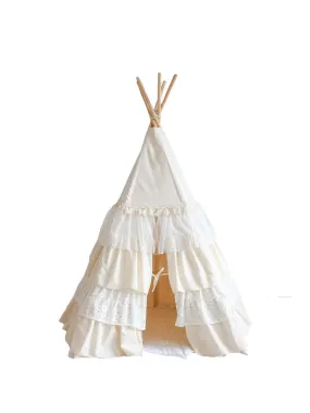 „Shabby Chic“ Tipi-Zelt mit Rüschen