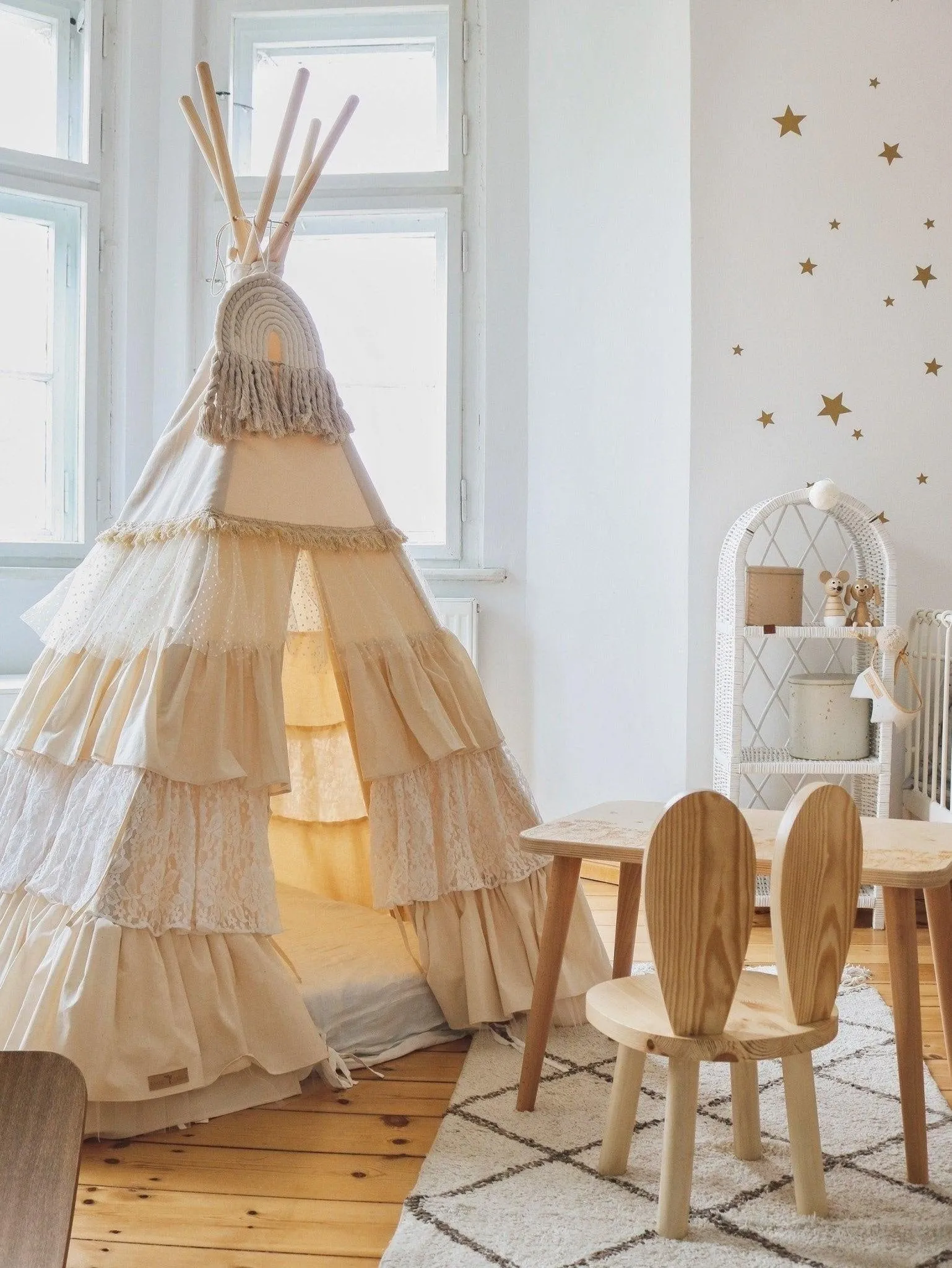 „Shabby Chic“ Tipi-Zelt mit Rüschen