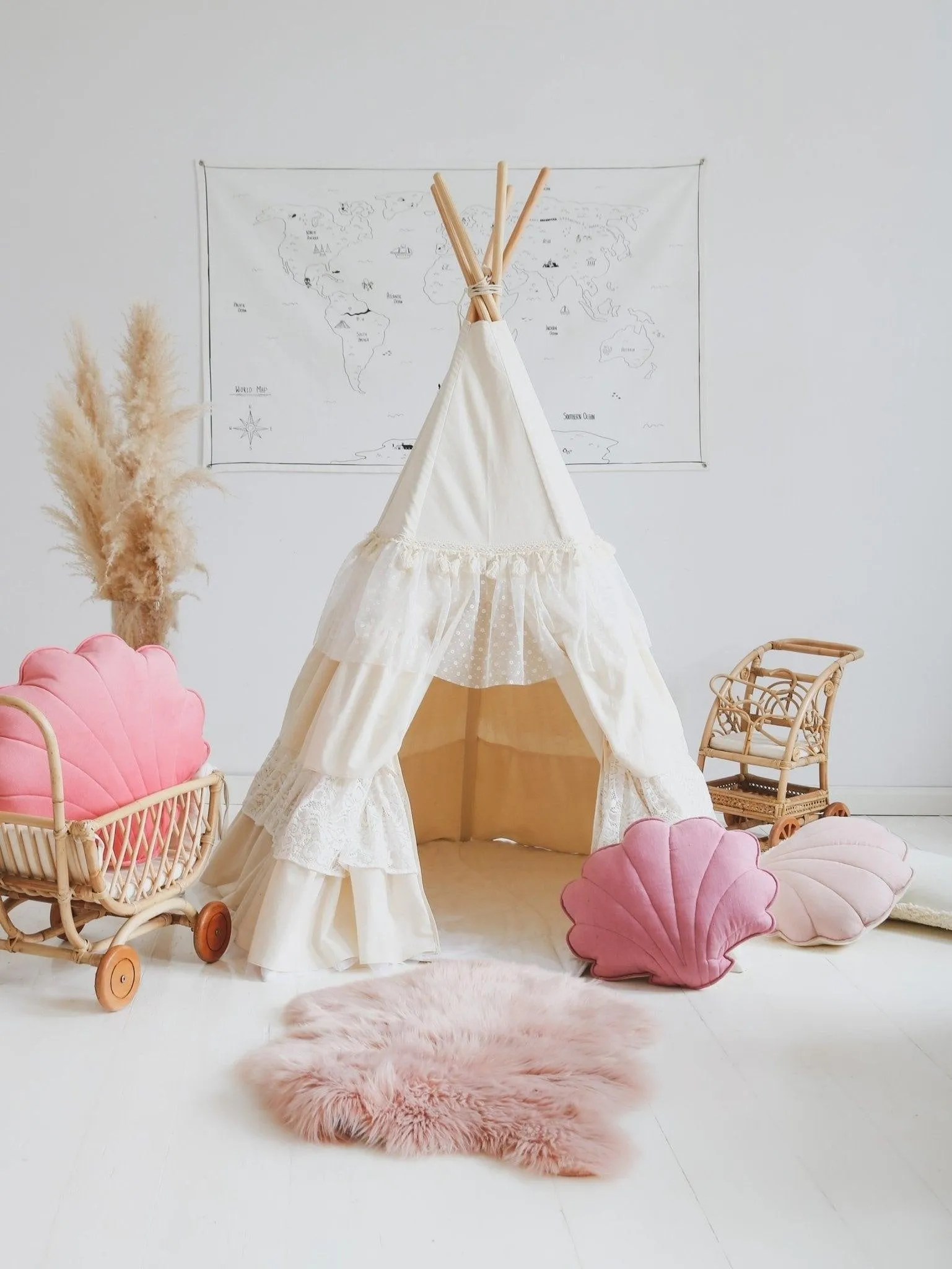 „Shabby Chic“ Tipi-Zelt mit Rüschen