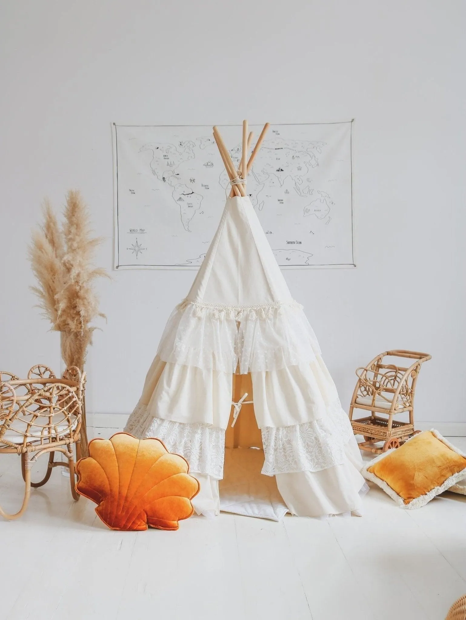 „Shabby Chic“ Tipi-Zelt mit Rüschen
