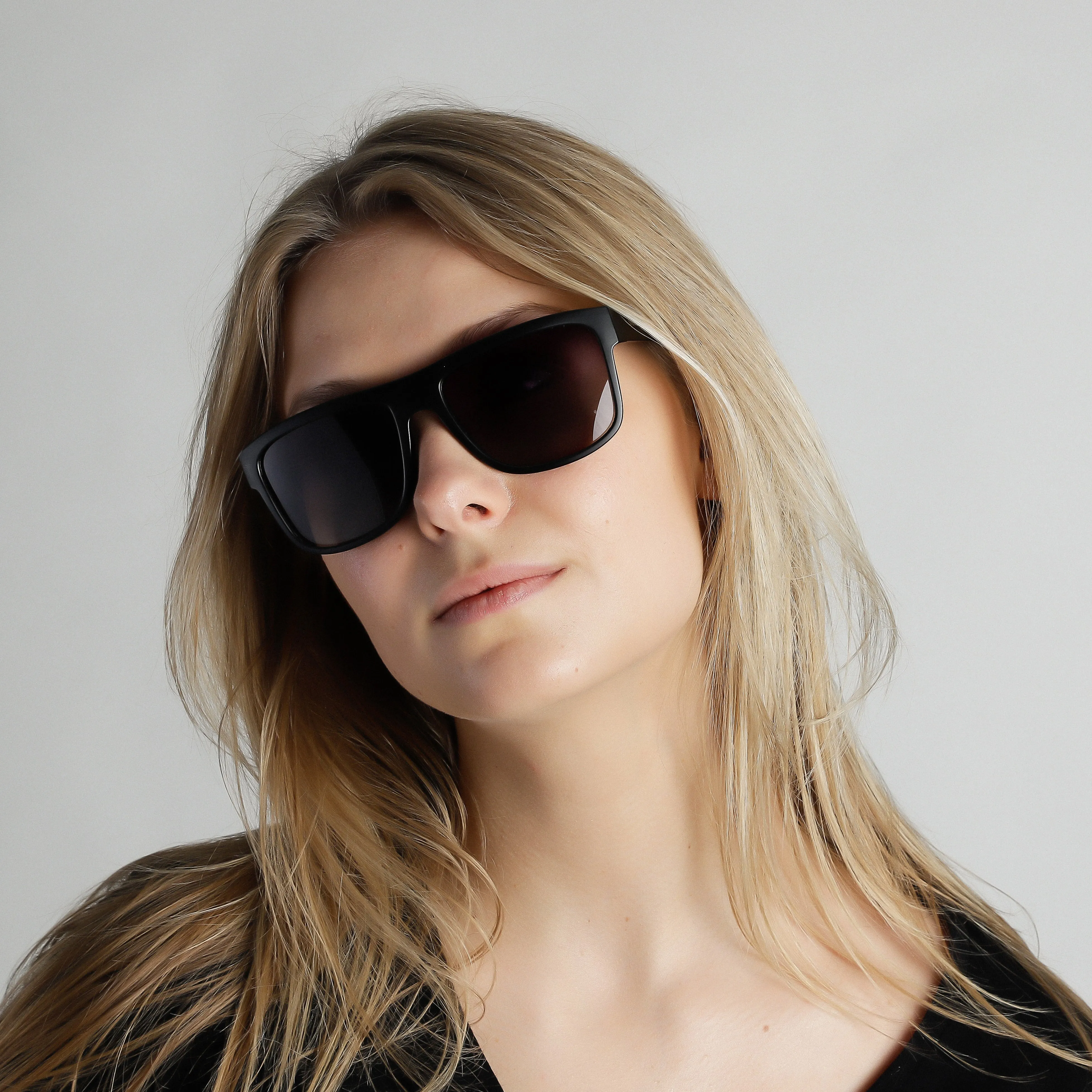 Sunglasses : Kara : Black
