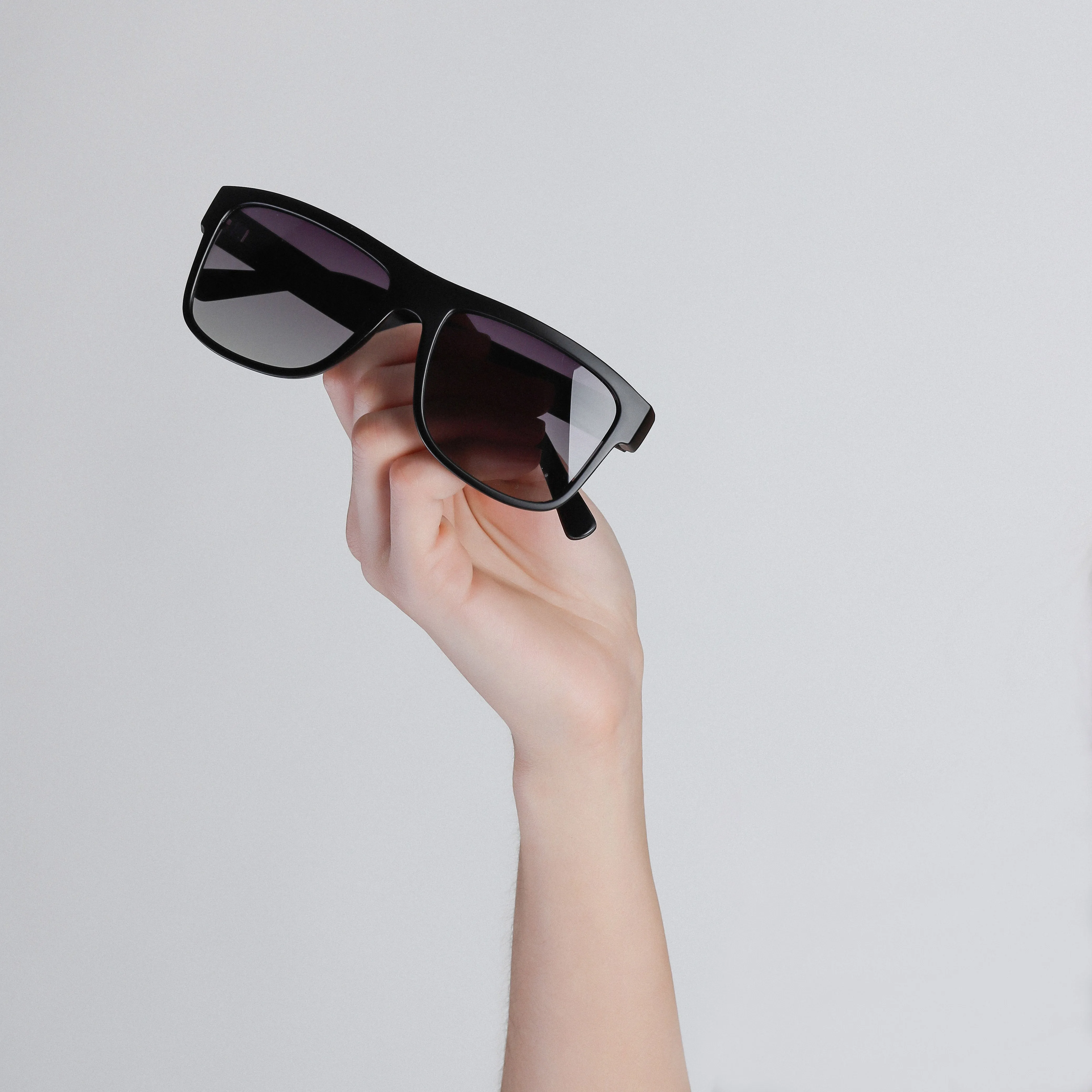 Sunglasses : Kara : Black